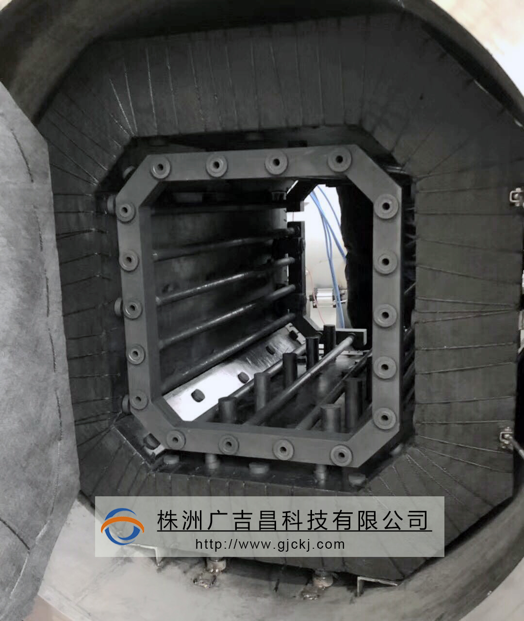 怎么清洗氣氛保護(hù)爐爐膛呢？